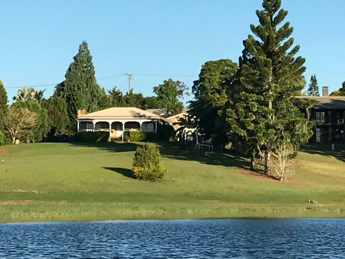 Lakefront Holiday Villa Yungaburra Exterior foto